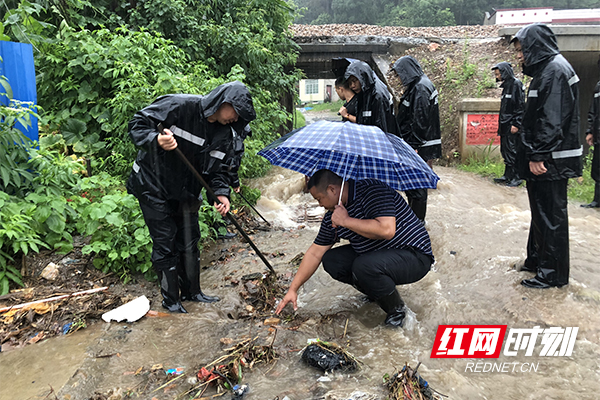 辽宁建昌强降雨300多人被困,一场与时间赛跑的救援 辽宁建昌强降雨300多人被困,一场与时间赛跑的救援